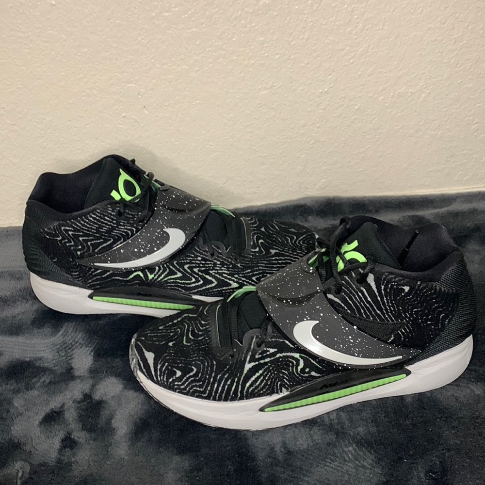 KD 14’s ‘Black Lime Glow’